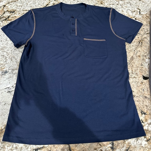 2 NWT Men's Tshirts - Picture 2 of 6